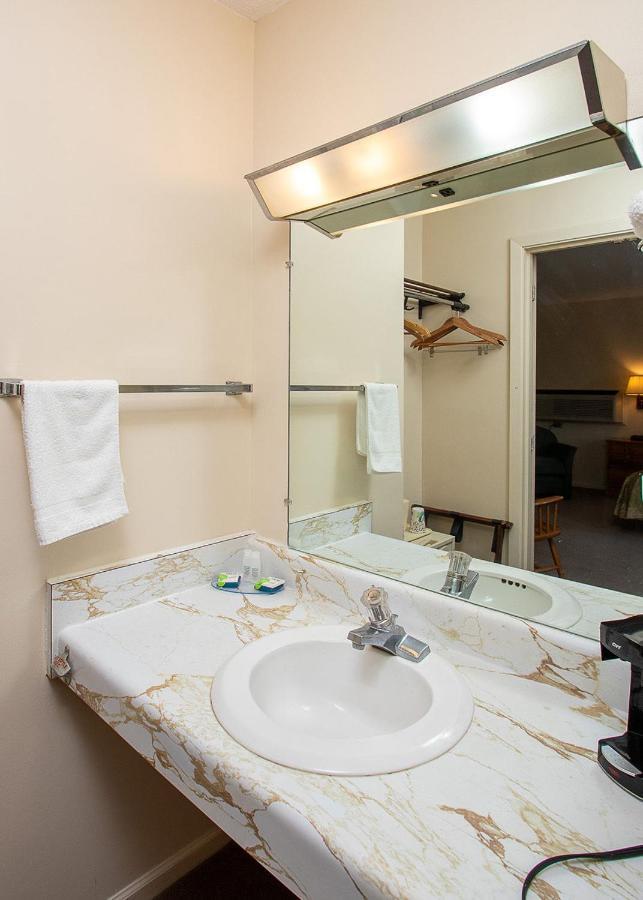 Country Squire Inn And Suites Coshocton Eksteriør bilde