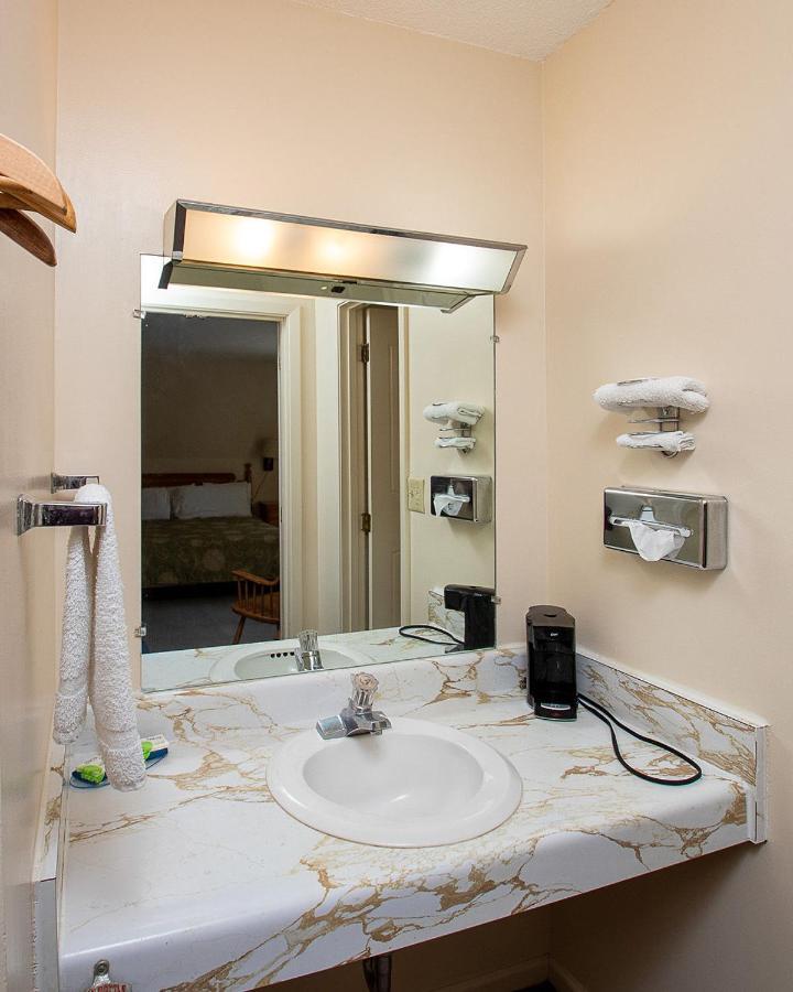 Country Squire Inn And Suites Coshocton Eksteriør bilde