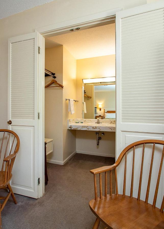 Country Squire Inn And Suites Coshocton Eksteriør bilde